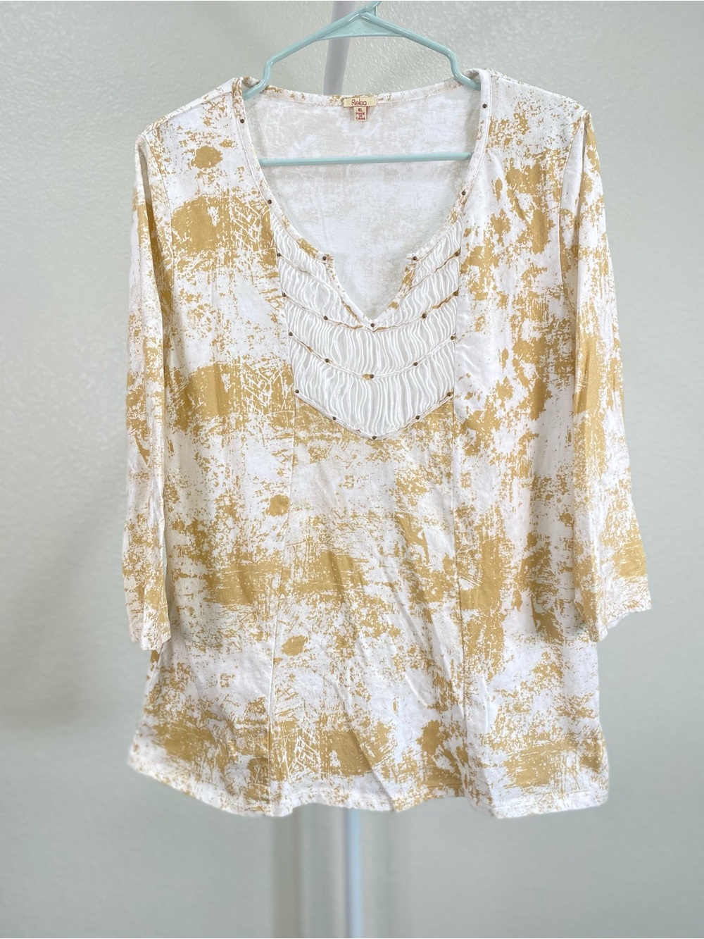 Reba Women’s 3/4 Sleeve Gold Metallic V-Neck Blouse XL
